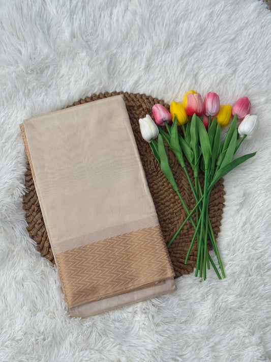 Elegant Kerala Kasavu Saree with Zig-Zag Border